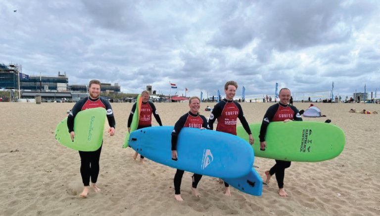 Bilder av kolleger med surfebrett på tur med Bouvet